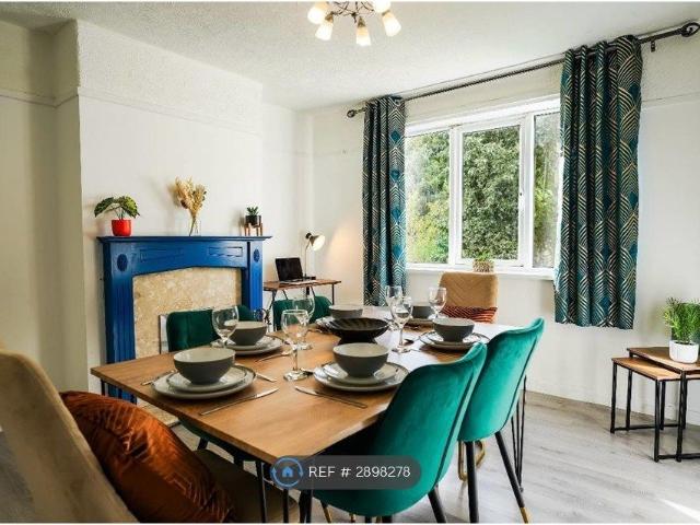 House for rent in Calderstones