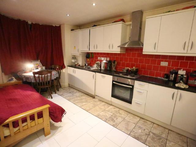 Apartment for rent in Lane, Greater London
