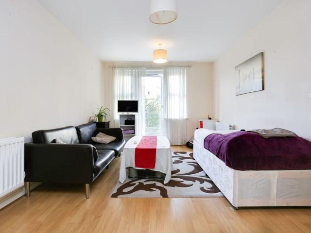 Apartment for rent in Lane, Greater London