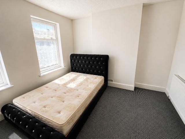House for rent in Seven Kings, Greater London