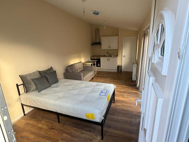 Apartment for rent in Seven Kings, Greater London