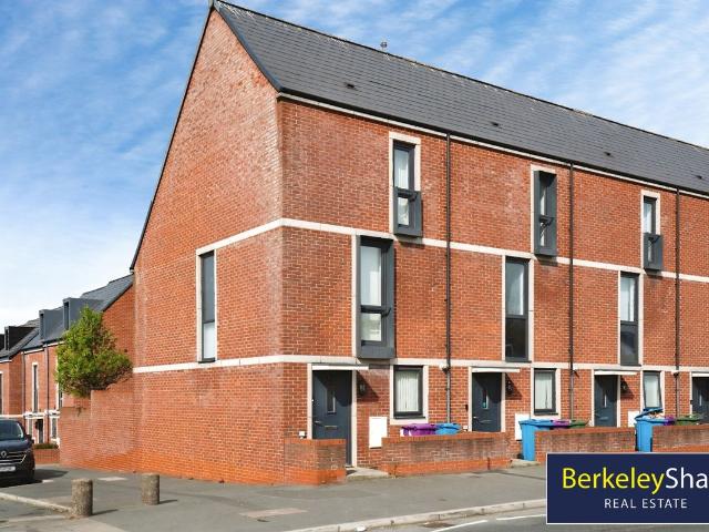 House for rent in Calderstones