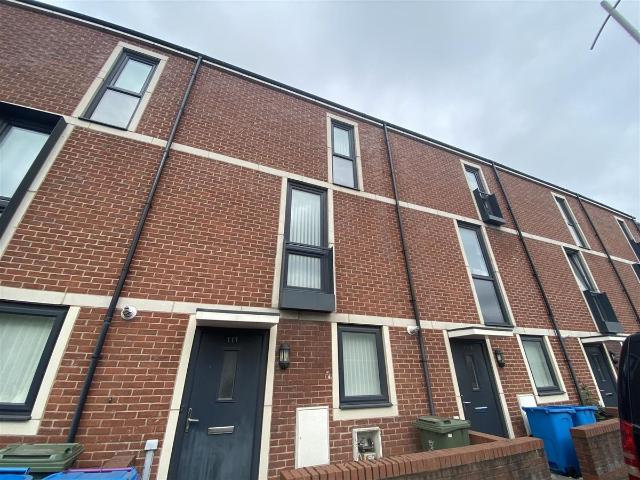 House for rent in Calderstones