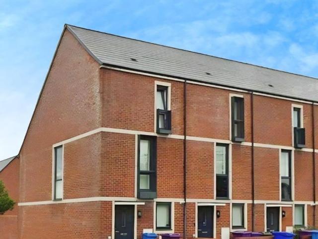 House for rent in Calderstones