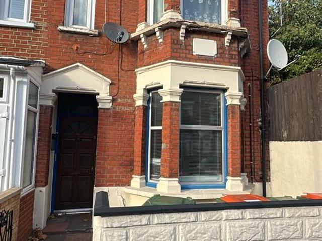Apartment for rent in London Borough of Newham, Greater London