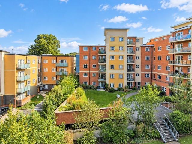 Apartment for rent in South Harrow, Greater London