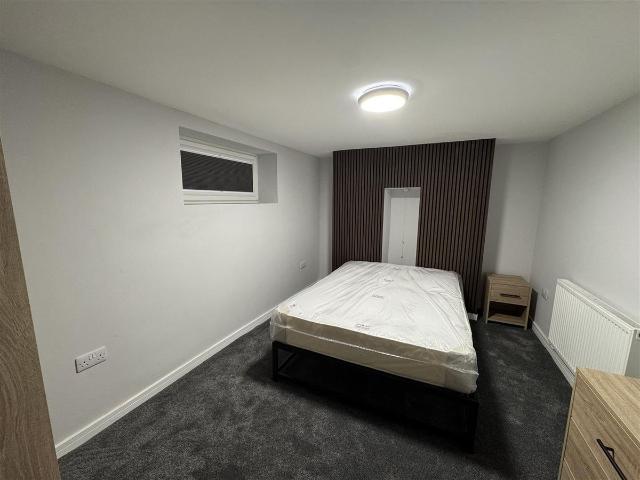 Room for rent in Berry Hill, Potters Corner