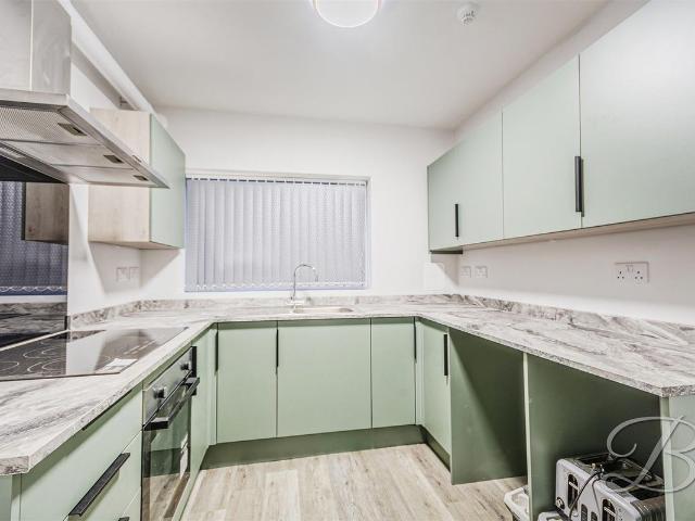 Room for rent in Berry Hill, Potters Corner