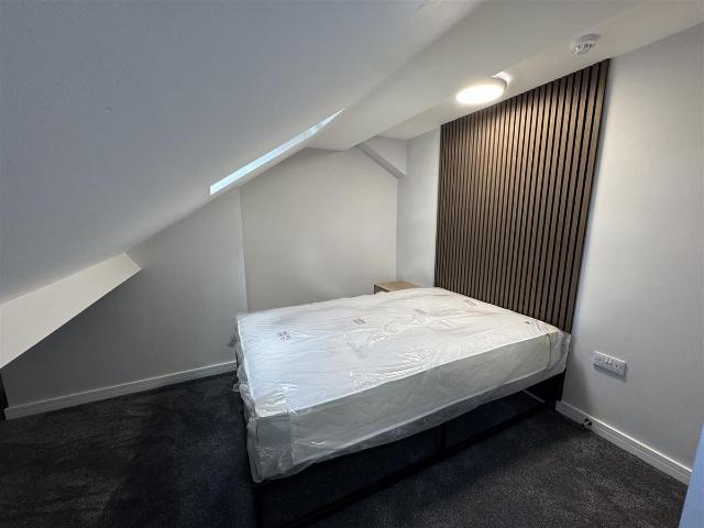 Room for rent in Berry Hill, Potters Corner