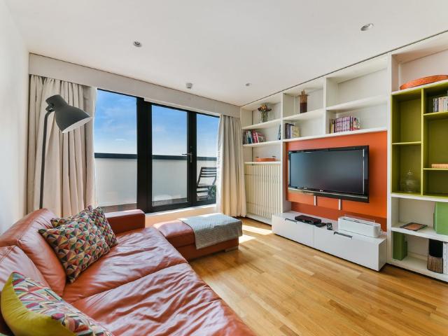 Apartment for rent in London Borough of Merton, Merton Park