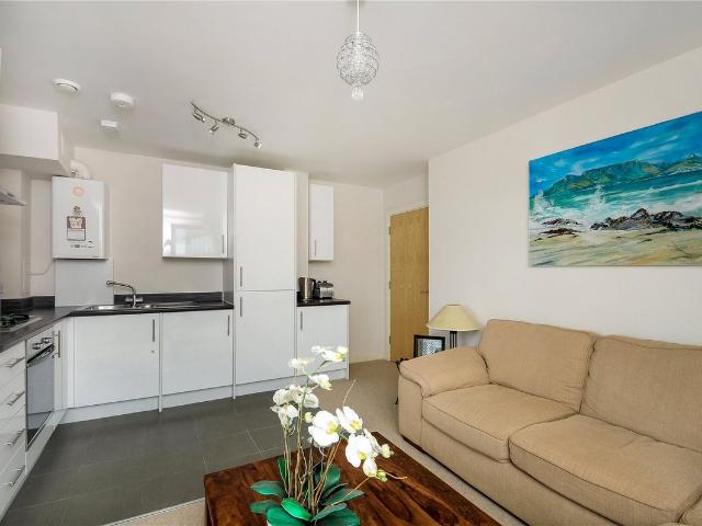 Apartment for rent in London Borough of Merton, Merton Park