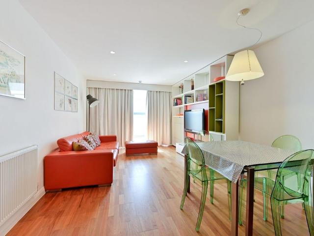 Apartment for rent in London Borough of Merton, Merton Park