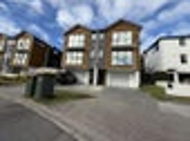 Townhouse for rent in Whangaparaoa