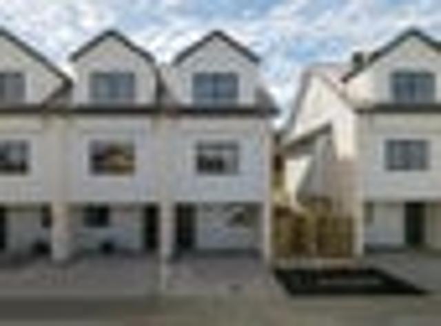 Townhouse for rent in Whangaparaoa, Oroua County