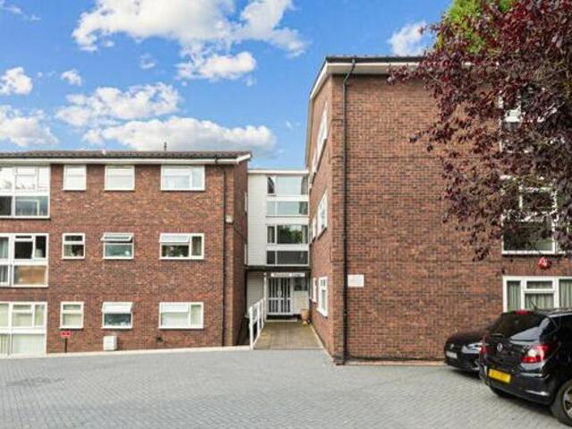 House for sale in Little Stanmore, Greater London