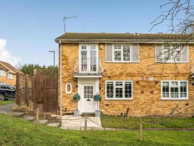 House for sale in Little Stanmore, Greater London