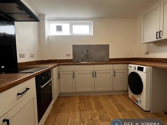 Apartment for rent in Burnt Ash, Greater London