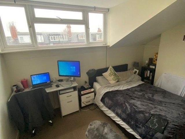 Room for rent in Burley, West Yorkshire