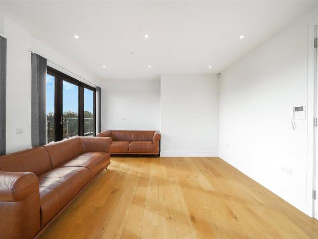 Apartment for rent in Kennington Cross, Greater London