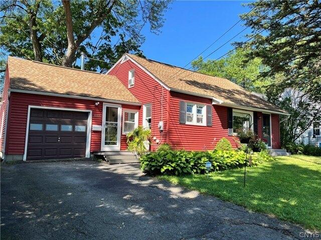 House for sale in Jamesville, New York