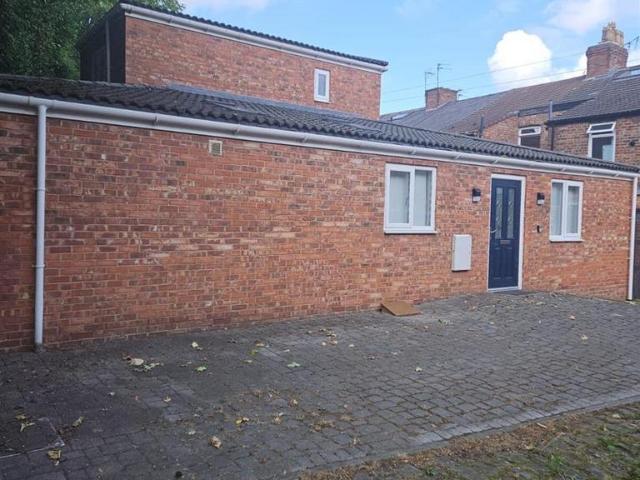 House for rent in Calderstones