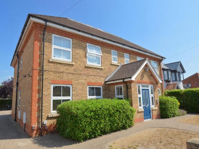 Apartment for rent in Lower Halliford, Surrey