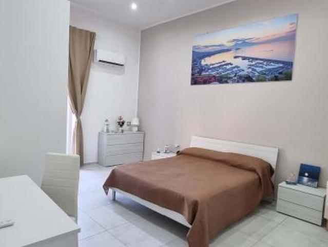 Stanza in affitto a Municipalità 2, Napola