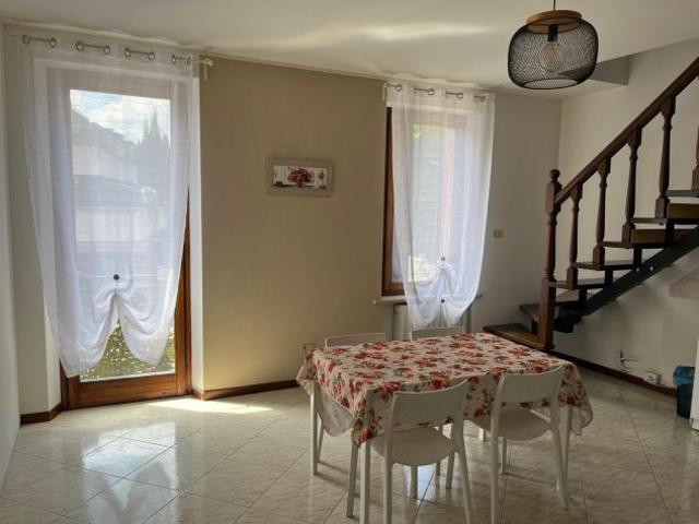 Stanza in affitto a Nord-Est, Brenzone