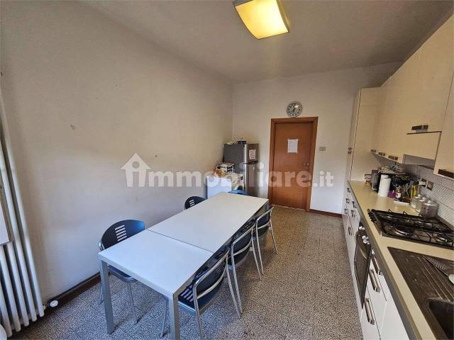 Stanza in affitto a San Giacomo esterna, Re