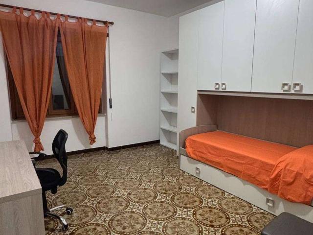 Stanza in affitto a Municipalità 10, Napola