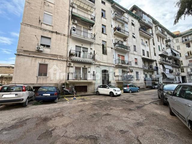 Stanza in affitto a Municipalità 4, Campania
