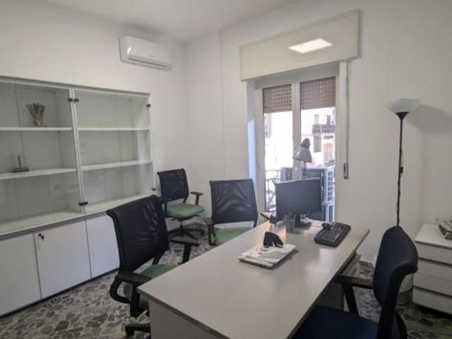 Ufficio in affitto a Puglia, Bari
