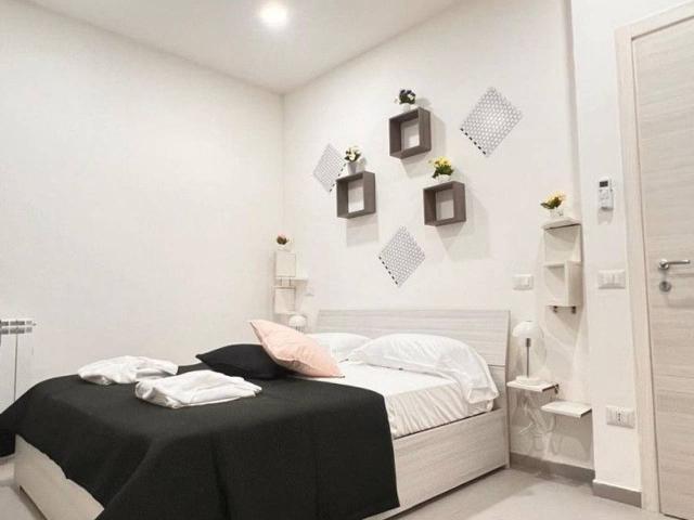 Stanza in affitto a Municipalità 4, Napola