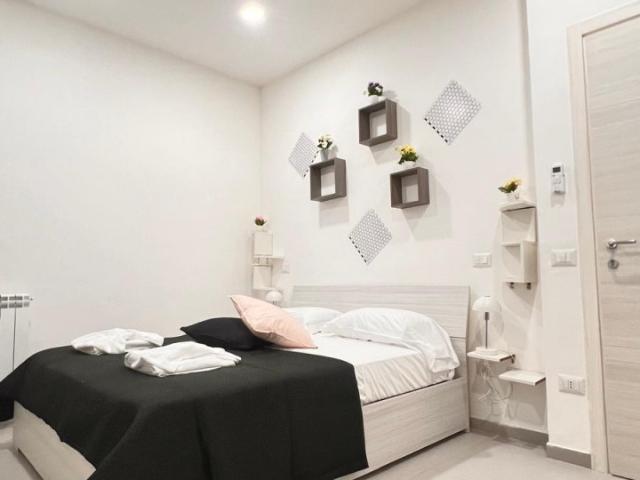 Stanza in affitto a Municipalità 4, Napola