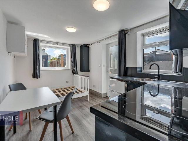 Studio for rent in Feckenham, City Of Bristol
