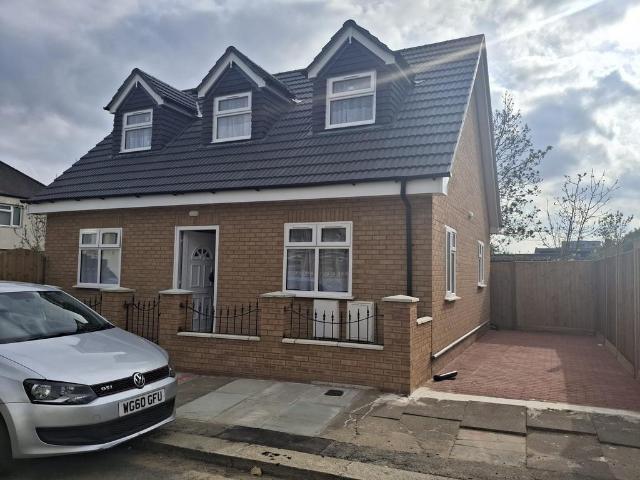 House for rent in Newbury Park, Greater London