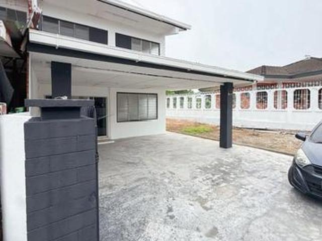 Terraced House for sale in Kuching, Bahagian Kuching