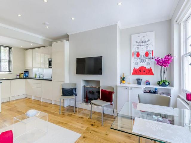 Apartment for rent in West Kensington, Greater London