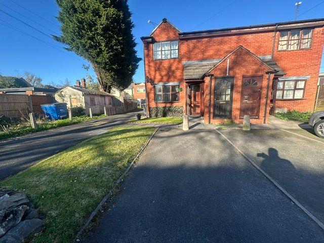 Apartment for rent in Goldthorn Hill, Compton