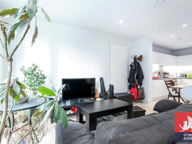Apartment for rent in Silvertown, Greater London