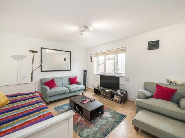 Apartment for rent in Hampton, Greater London