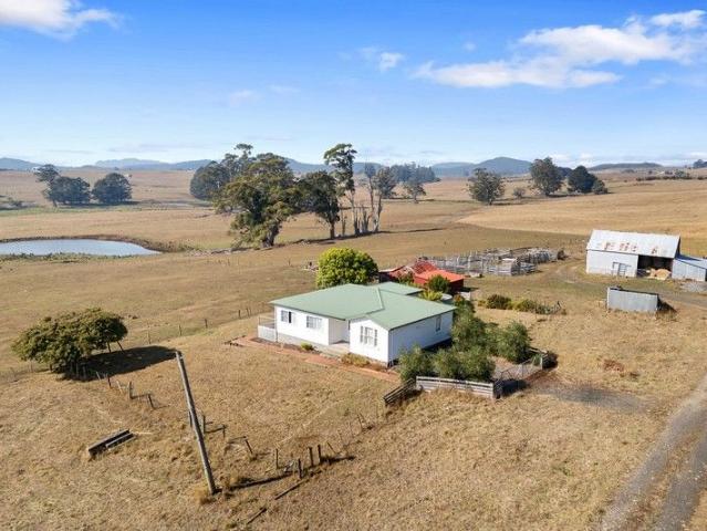 Cottage for sale in Preston, Tasmania