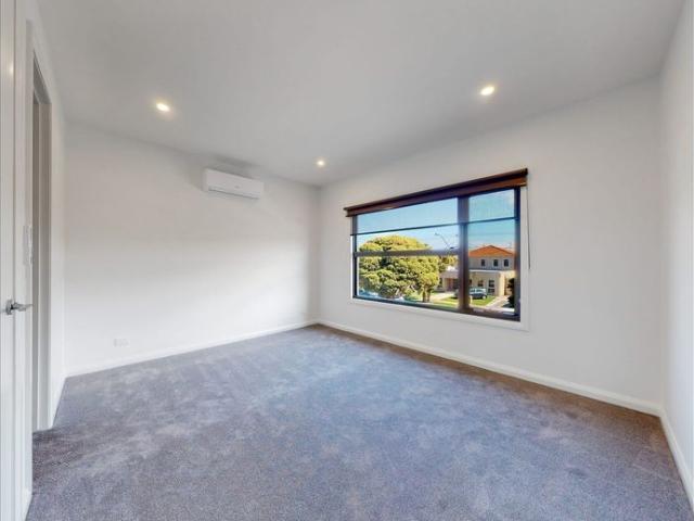 Townhouse for rent in Altona North, Melbourne