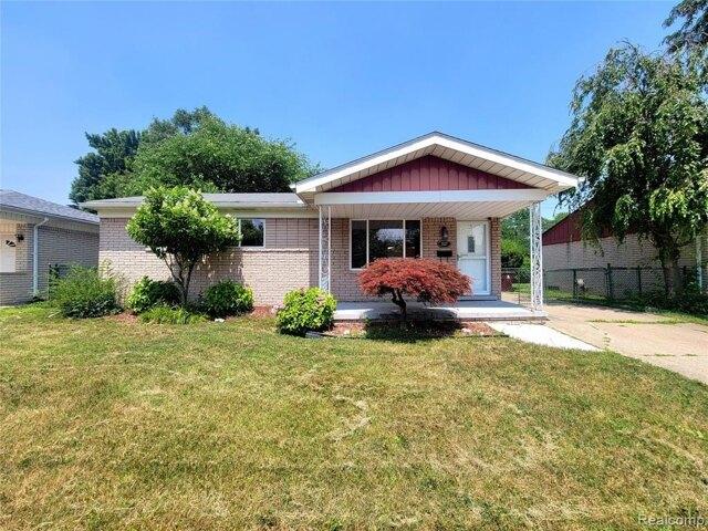 House for sale in Center Line
