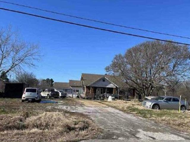 House for sale in Mayfield, Kentucky