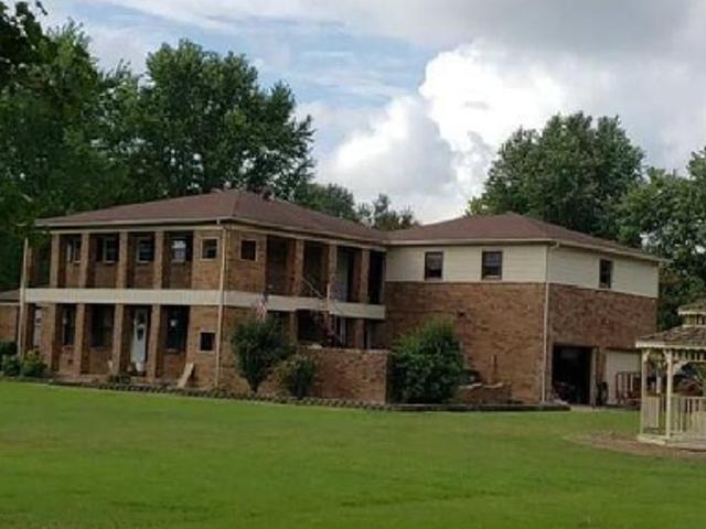 House for sale in Mayfield, Graves County