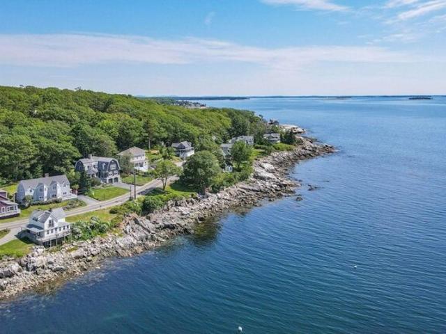 House for sale in Bristol, Maine
