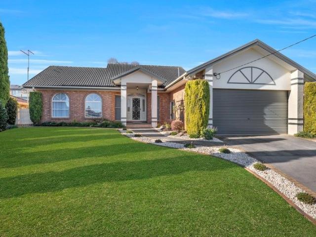 House for sale in Drouin