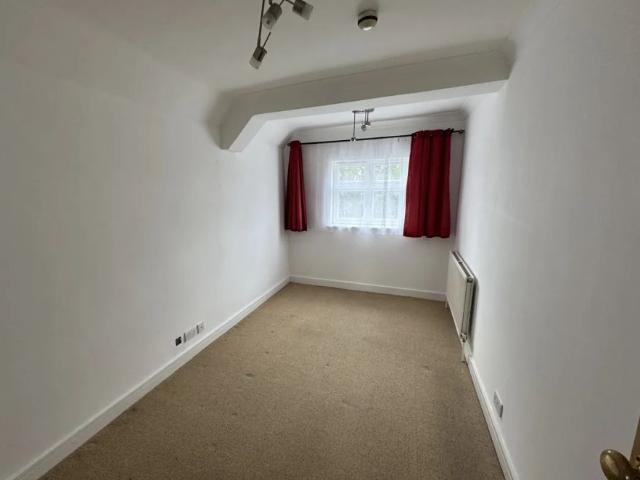 House for rent in Stoneleigh, Ewell