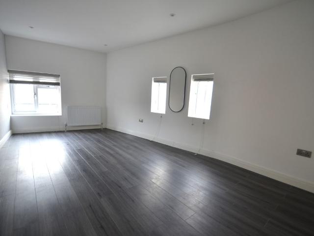 Apartment for rent in Lower Halliford, Surrey